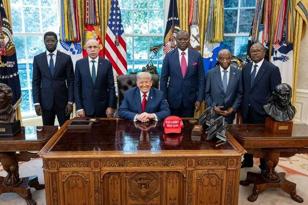 Cinq africains infantilisés par Donald Trump